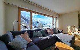 Top Modernes Apartment Im Herzen Von Andermatt Balkon & Bergblick